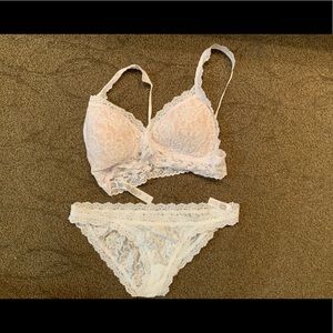 Hanky Panky large white lace bikini set